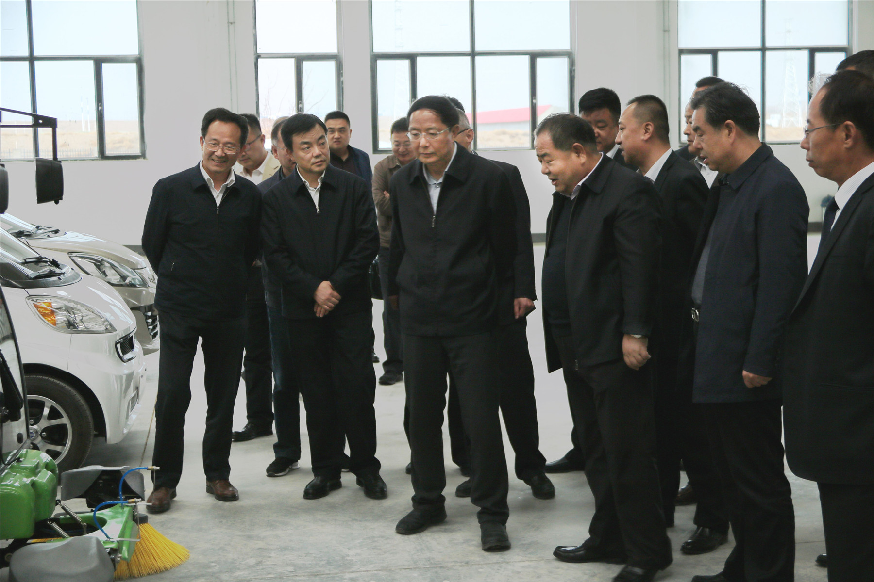 甘肃省政协主席、党组书记欧阳坚一行莅临兰州新区“zoty中欧伊士顿电梯”厂、 “zoty中欧新能源汽车”厂参观考察！