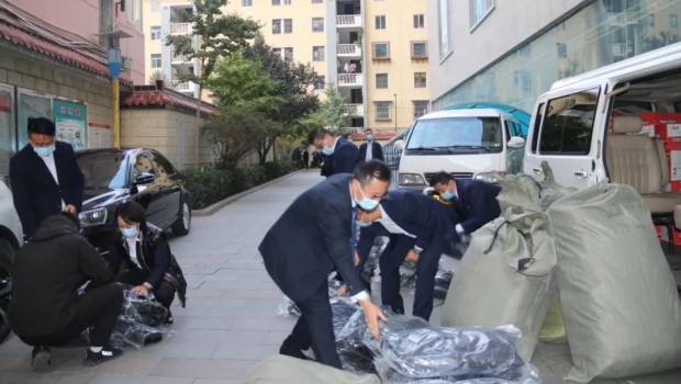 助力抗疫工作者 zoty中欧实业在行动 ——兰州zoty中欧实业集团代表业主感谢防疫一线工作人员